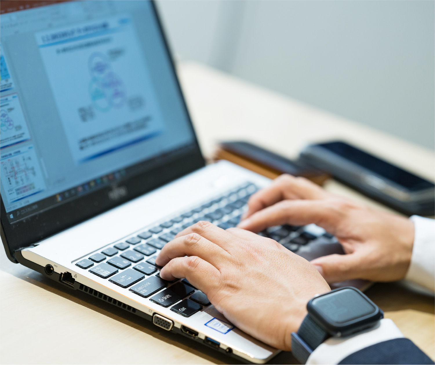 システムをパッケージ化し、同業他社向けに販売する